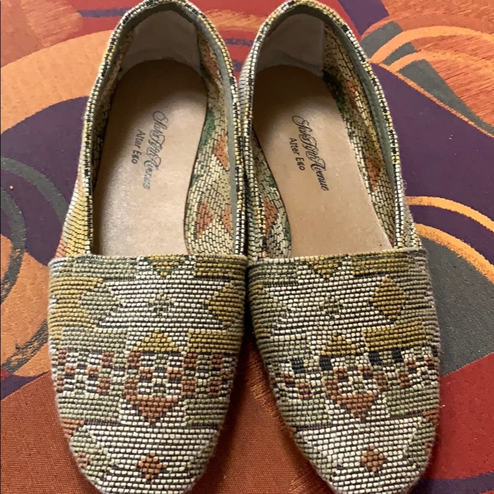 Fabric Woven Closed Shoe Leather Bottom.